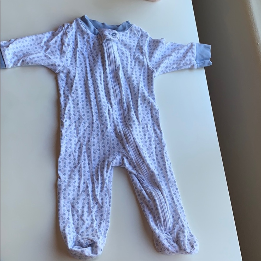 Kissy kissy onesie!